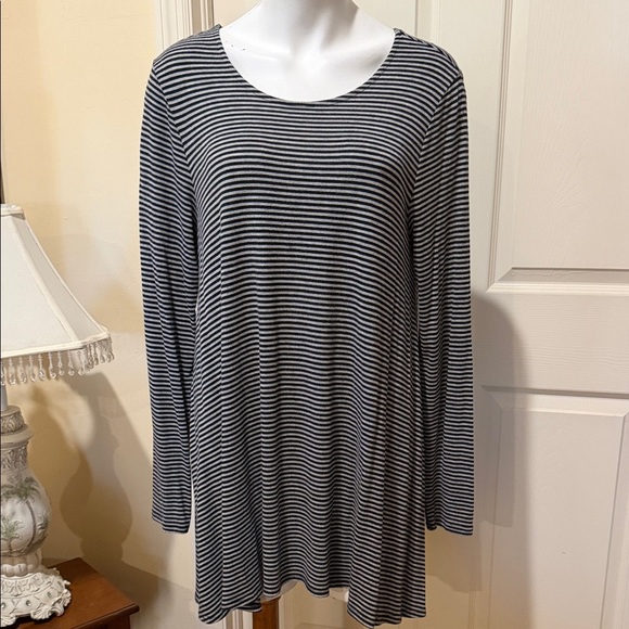 Andrea Jovine Tops - Andrea Jovine Black & Gray Striped Long-Sleeve Tunic. Medium. NWT